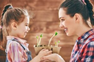 mother-planting-flowers-with-daughter-1-768x513