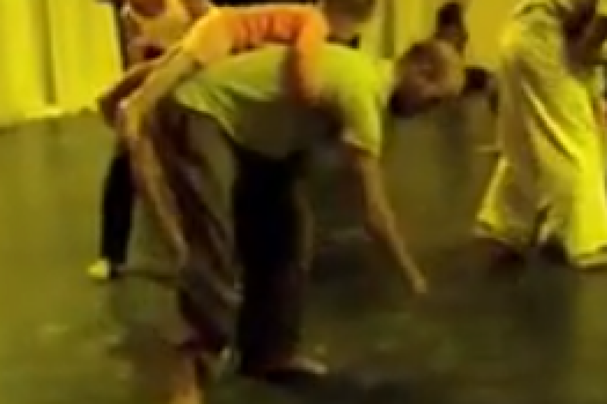 Χορεύοντας με ένα παιδί!