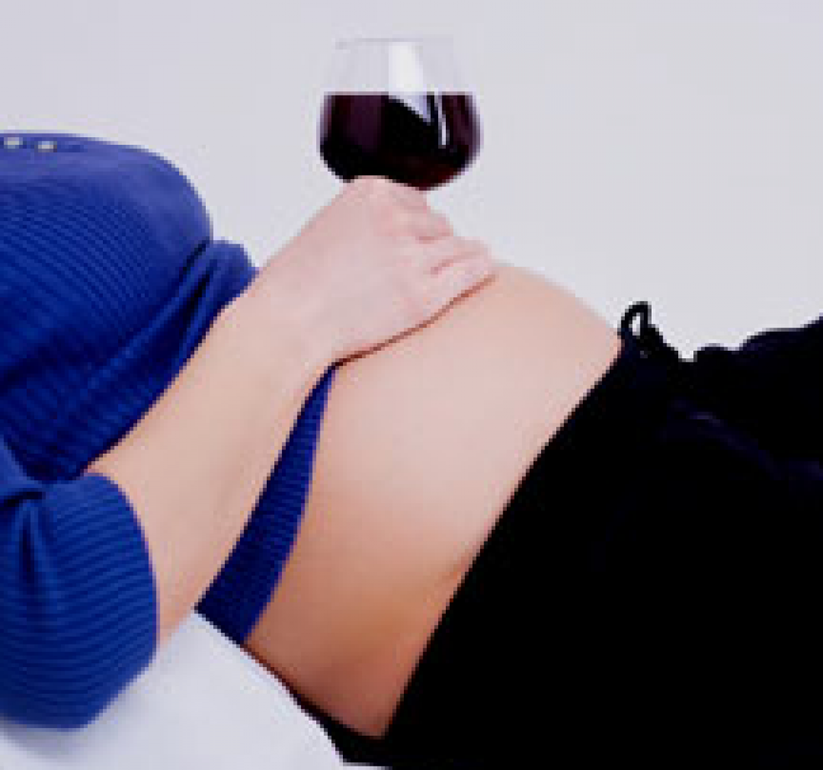 Σερβιτόρα αρνήθηκε να σερβίρει κρασί σε έγκυο