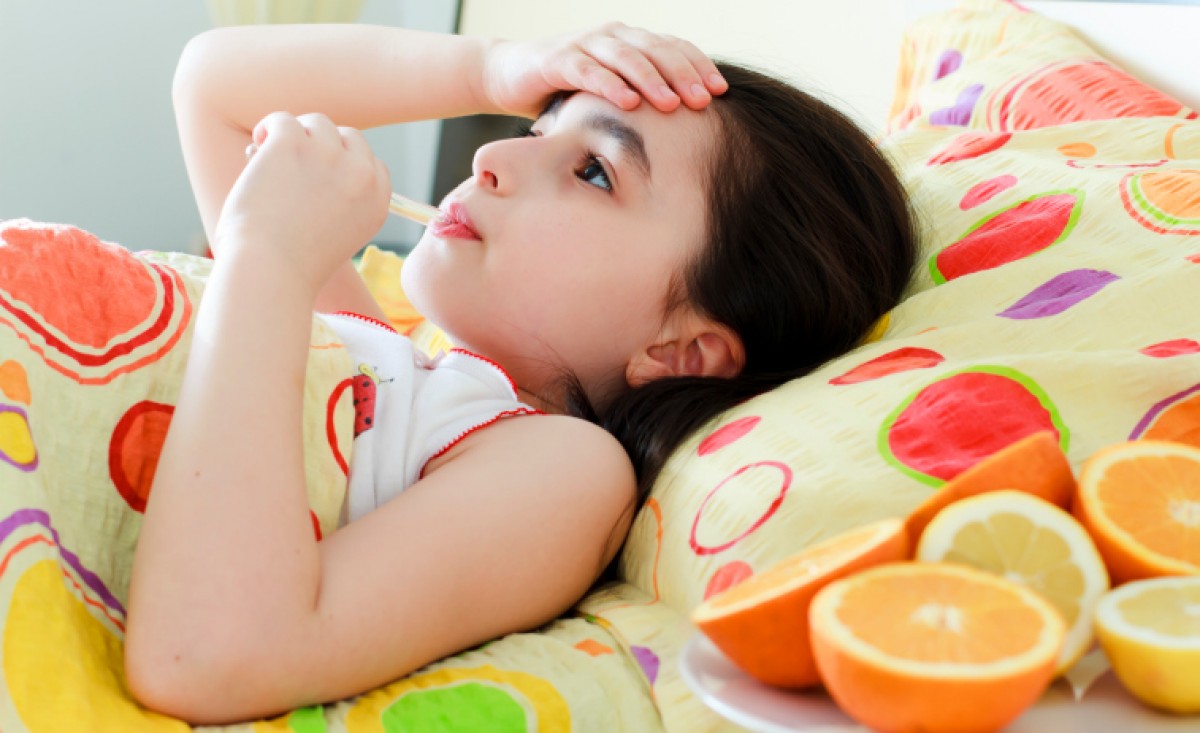 «Είμαι άρρωστος» – Πώς να καταλάβετε αν το παιδί σας λέει ψέματα