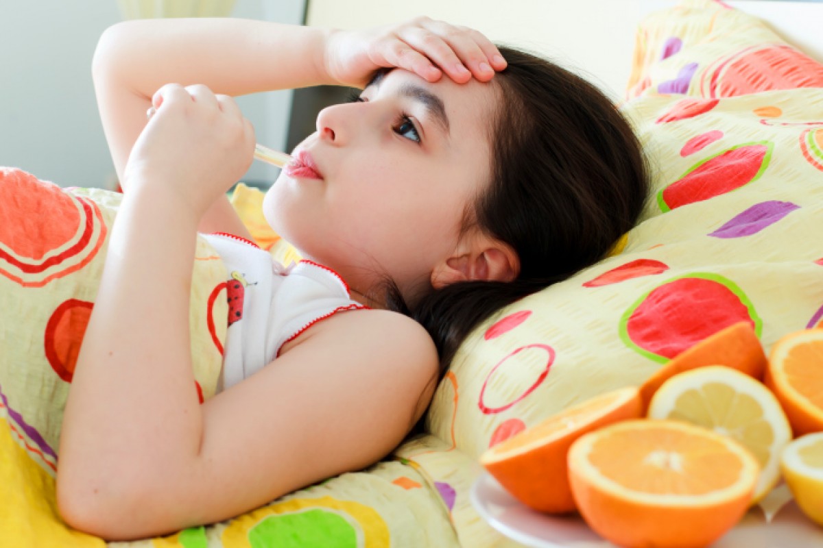 «Είμαι άρρωστος» – Πώς να καταλάβετε αν το παιδί σας λέει ψέματα
