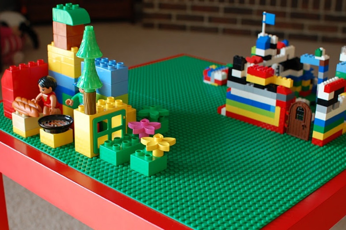 Από απλό τραπεζάκι… τραπέζι για ατελείωτο Lego-παιχνίδι!