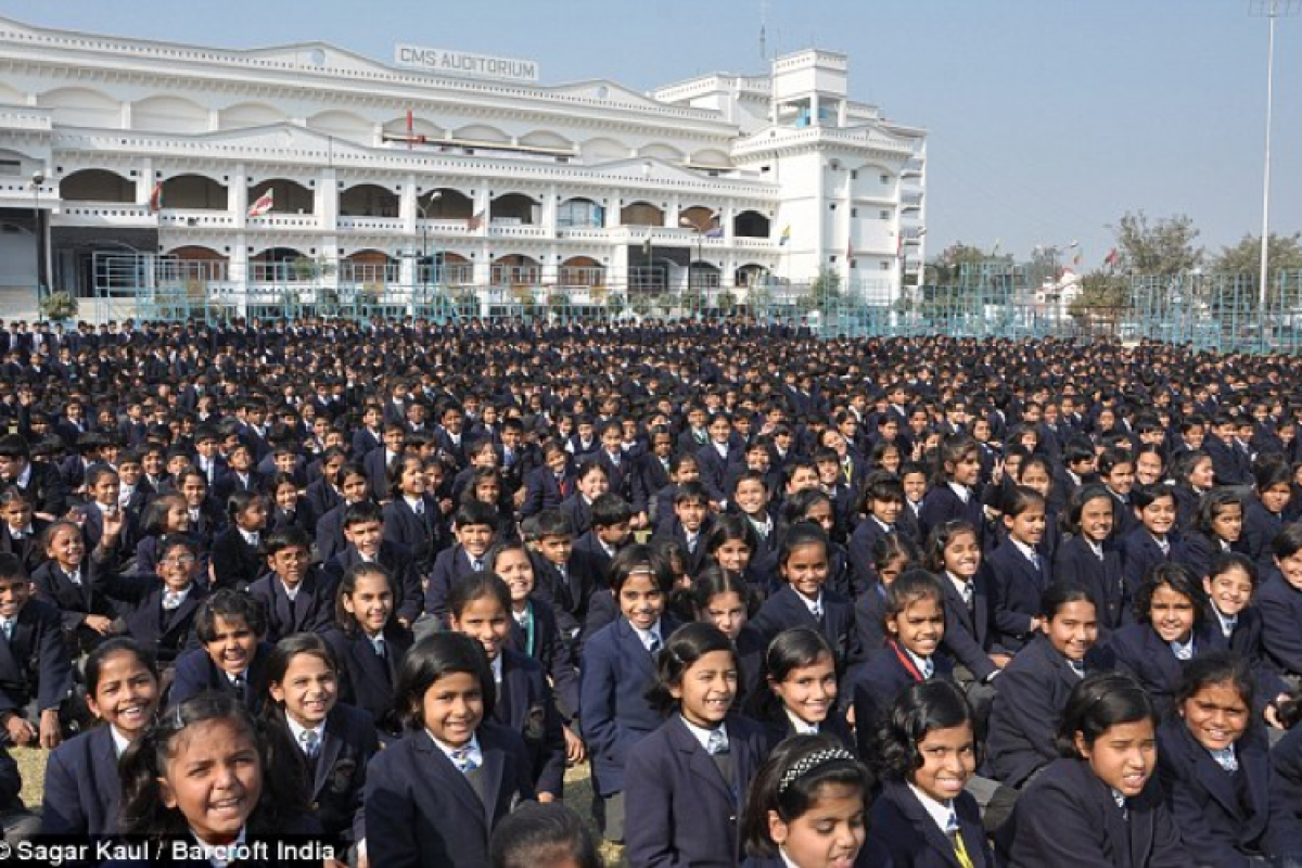 Το μεγαλύτερο σχολείο του κόσμου έχει 47.000 μαθητές!