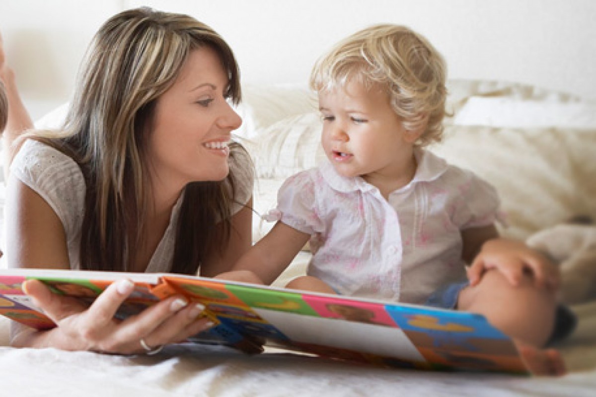 Τι θα πρέπει να γνωρίζουν οι γονείς όταν προσλαμβάνουν babysitter