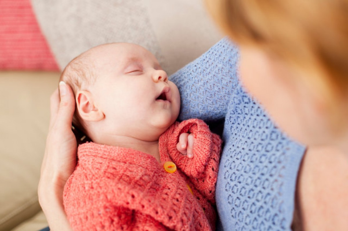 Πόσο επικίνδυνη είναι μία γέννα στο σπίτι; Όσο το να μη φοράει το μωρό σας ζώνη, λένε οι ειδικοί