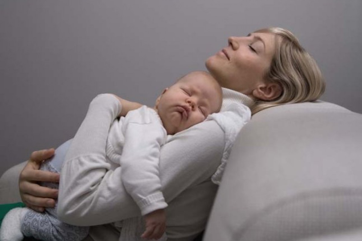 5 λάθη που κάνουν οι νέοι γονείς στον ύπνο των μωρών (και πώς να τα διορθώσετε)