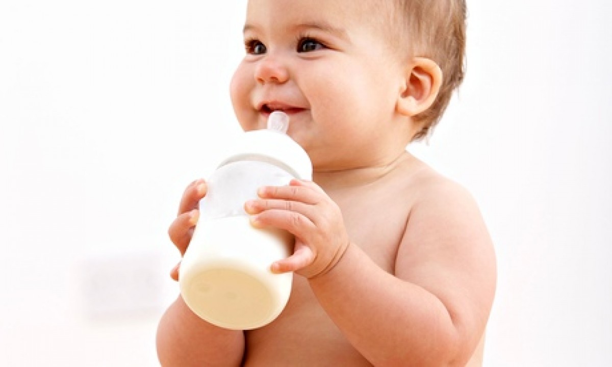 Τα αγόρια και τα κορίτσια λαμβάνουν διαφορετικά θρεπτικά συστατικά από το μητρικό γάλα