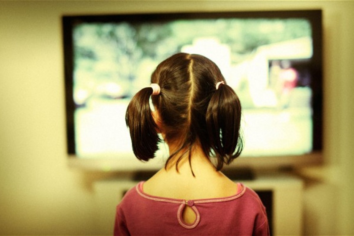 Τα παιδιά χάνουν 7 λεπτά ύπνου για κάθε 1 ώρα τηλεόρασης που βλέπουν
