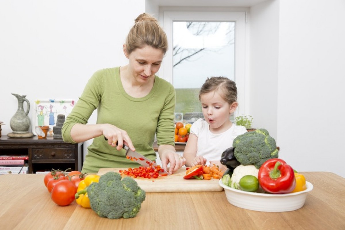 Τα παιδιά που μαγειρεύουν τρώνε περισσότερα λαχανικά!