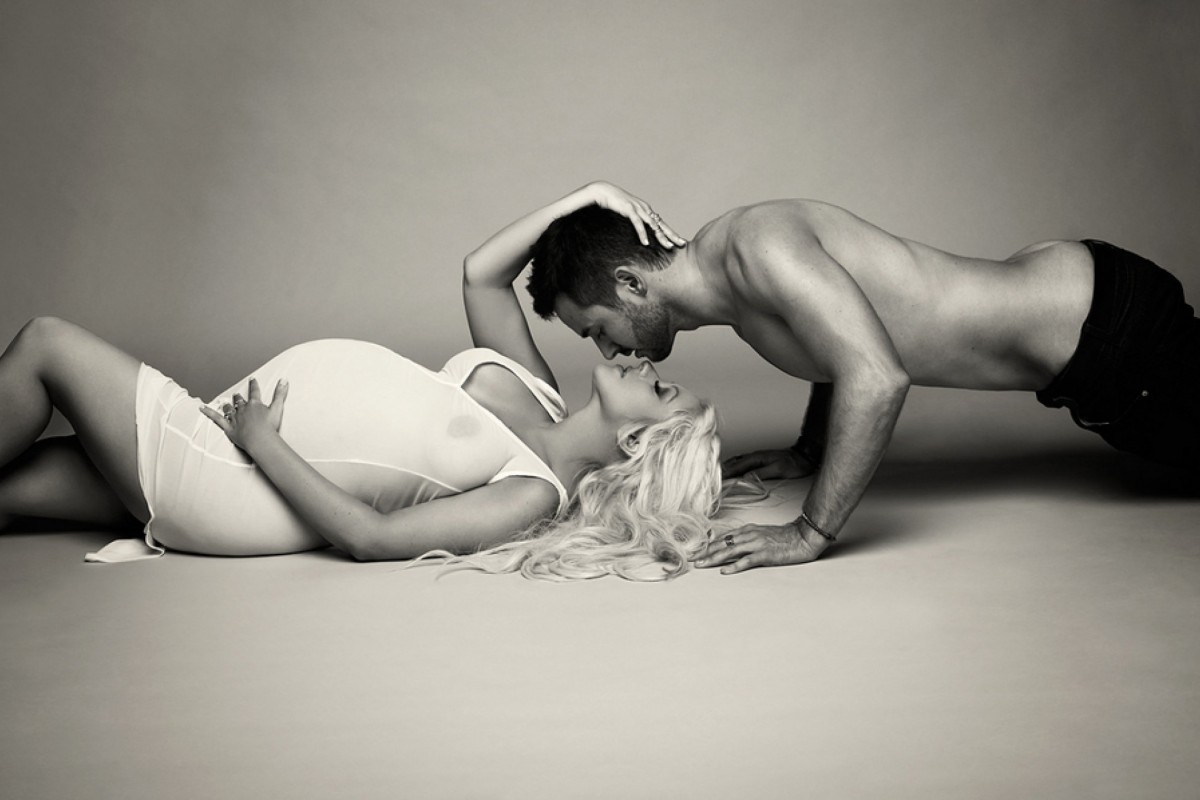 Christina Aguilera: Φωτογραφίζεται αποκαλυπτική και… έγκυος!