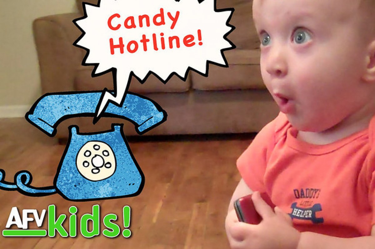[Βίντεο] 8 μωράκια και οι απίθανες αντιδράσεις τους όταν χτυπάει το τηλέφωνο