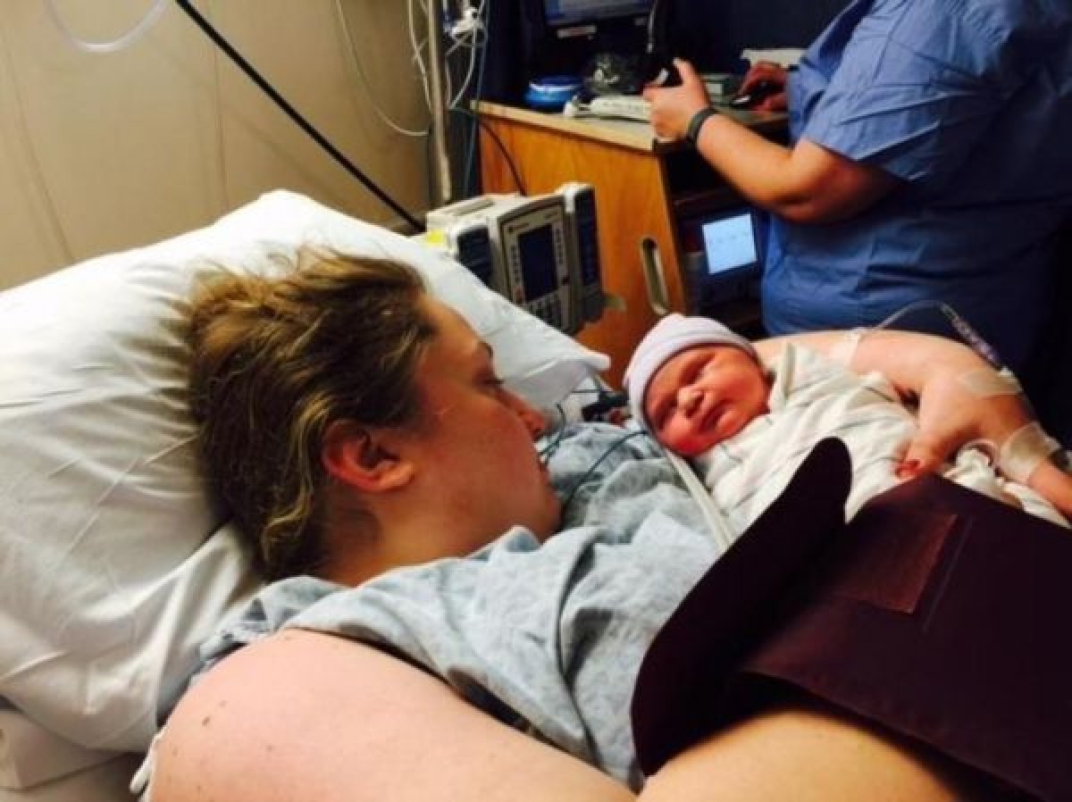 Γέννησε ένα μωράκι 4,5 κιλών μία ώρα αφότου έμαθε πως είναι έγκυος