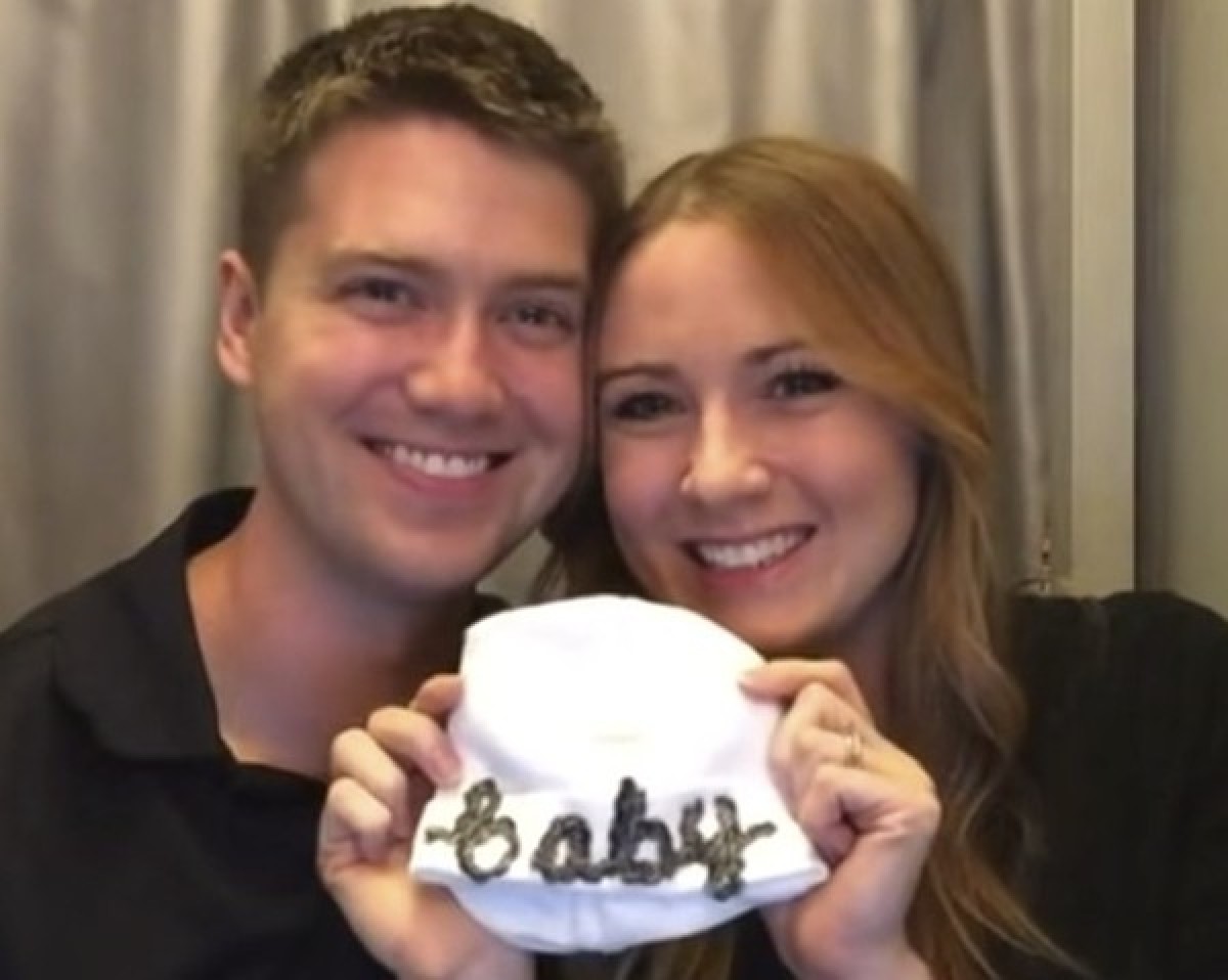 [Βίντεο] Δείτε πώς ανακοίνωσε στον σύντροφό της ότι περιμένουν μωράκι