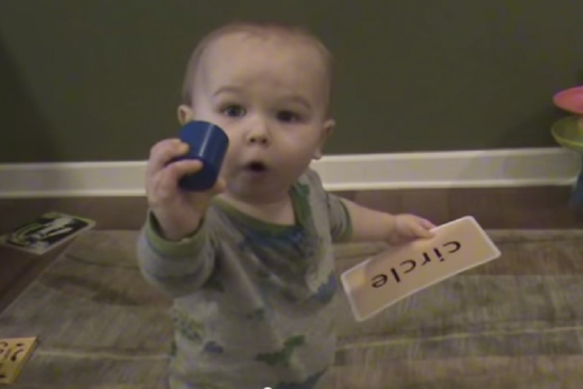 Αυτός ο μπέμπης αναγνωρίζει τις λέξεις κι είναι μόλις 16μιση μηνών