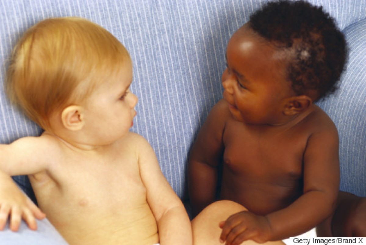 [Έρευνα] Τα μωρά προτιμούν να μιλούν μεταξύ τους για να μάθουν τη γλώσσα
