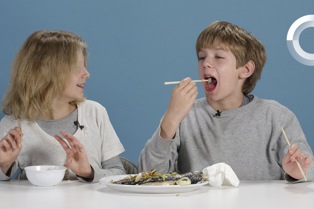 [Βίντεο] Παιδάκια δοκιμάζουν βραδινά γεύματα του κόσμου