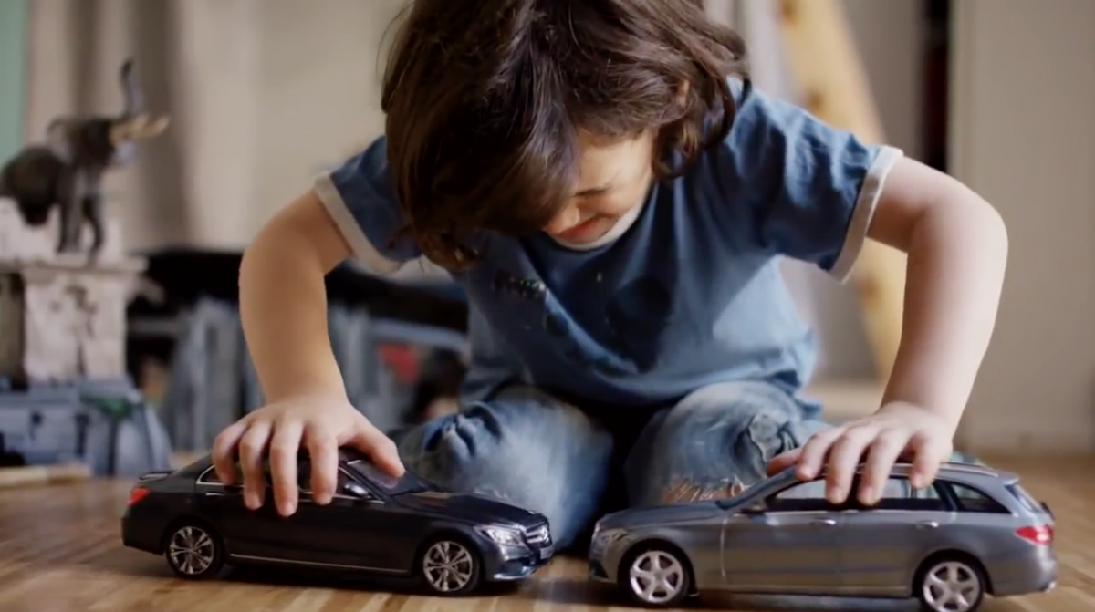 [Βίντεο] Πώς αντιδρούν αυτά τα παιδιά όταν τα αυτοκινητάκια τους δεν συγκρούονται με τίποτα;