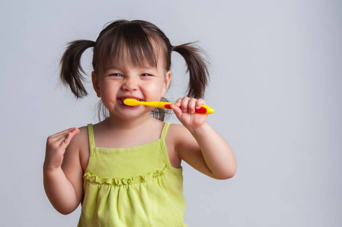 10 τρόποι για να γίνει το βούρτσισμα των δοντιών το αγαπημένο παιχνίδι του παιδιού σας