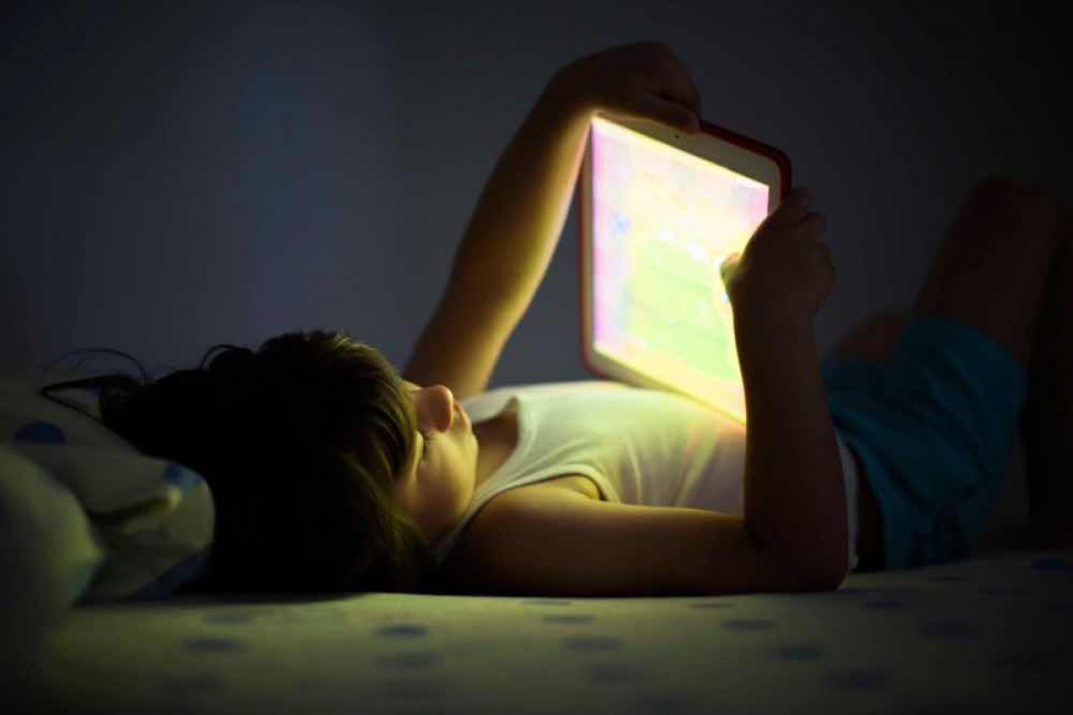 Eίναι «ψηφιακή ηρωίνη»: πώς οι οθόνες μεταμορφώνουν τα παιδιά μας σε ψυχωτικούς τοξικομανείς