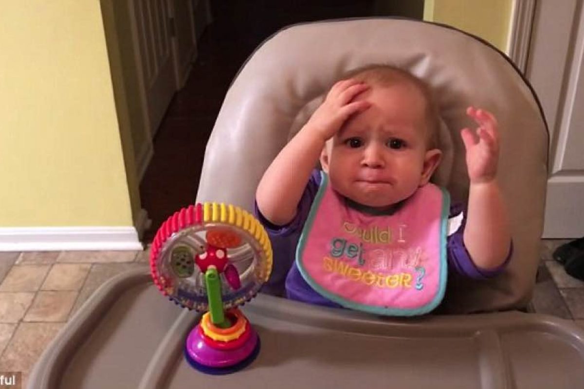 Μωρό δοκιμάζει μπρόκολο για πρώτη φορά. Η αντίδρασή της είναι ξεκαρδιστική!
