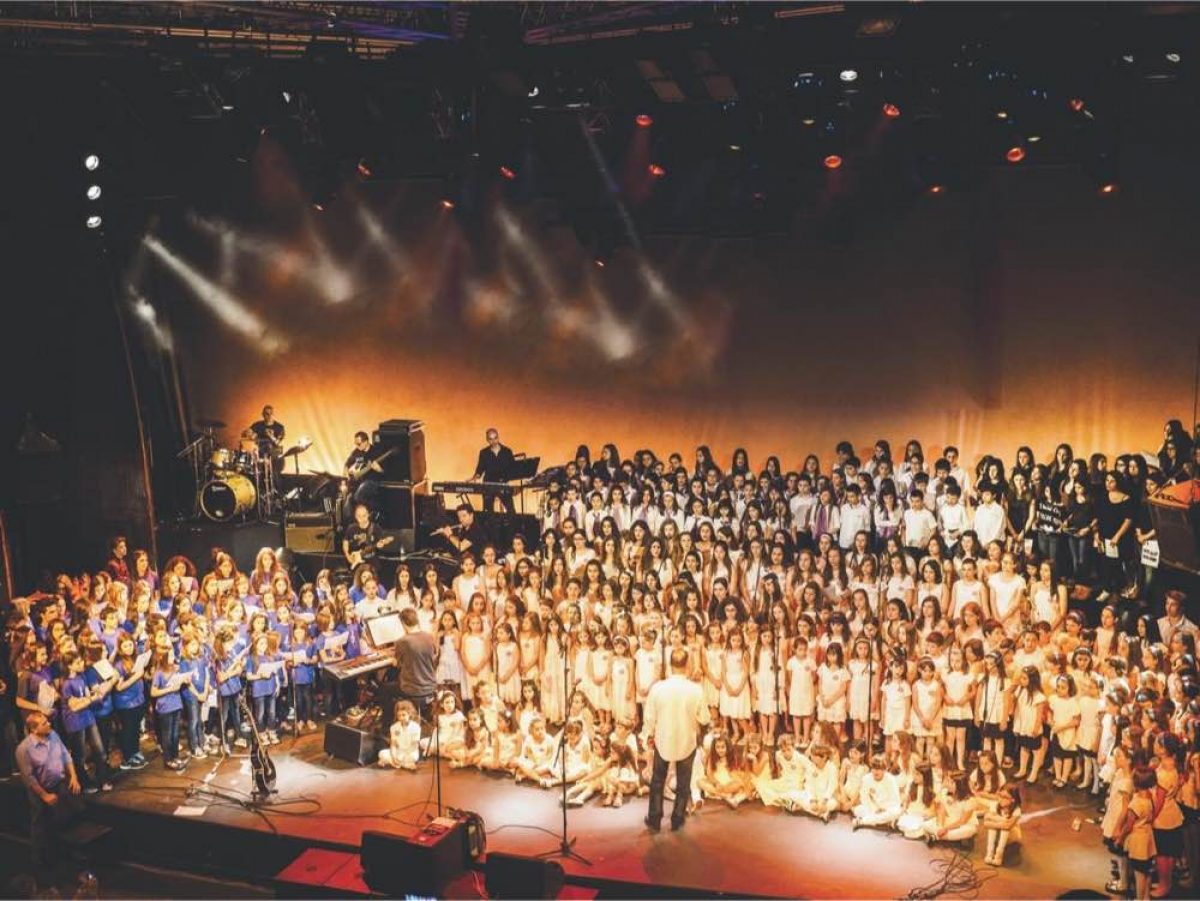 «Μικρά παιδιά Μεγάλα όνειρα» | 500 παιδιά στη σκηνή με την Ελευθερία Αρβανιτάκη!