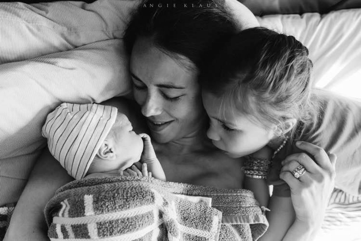 Τα μεγάλα αδέρφια στη γέννηση του μωρού | 22 υπέροχες στιγμές