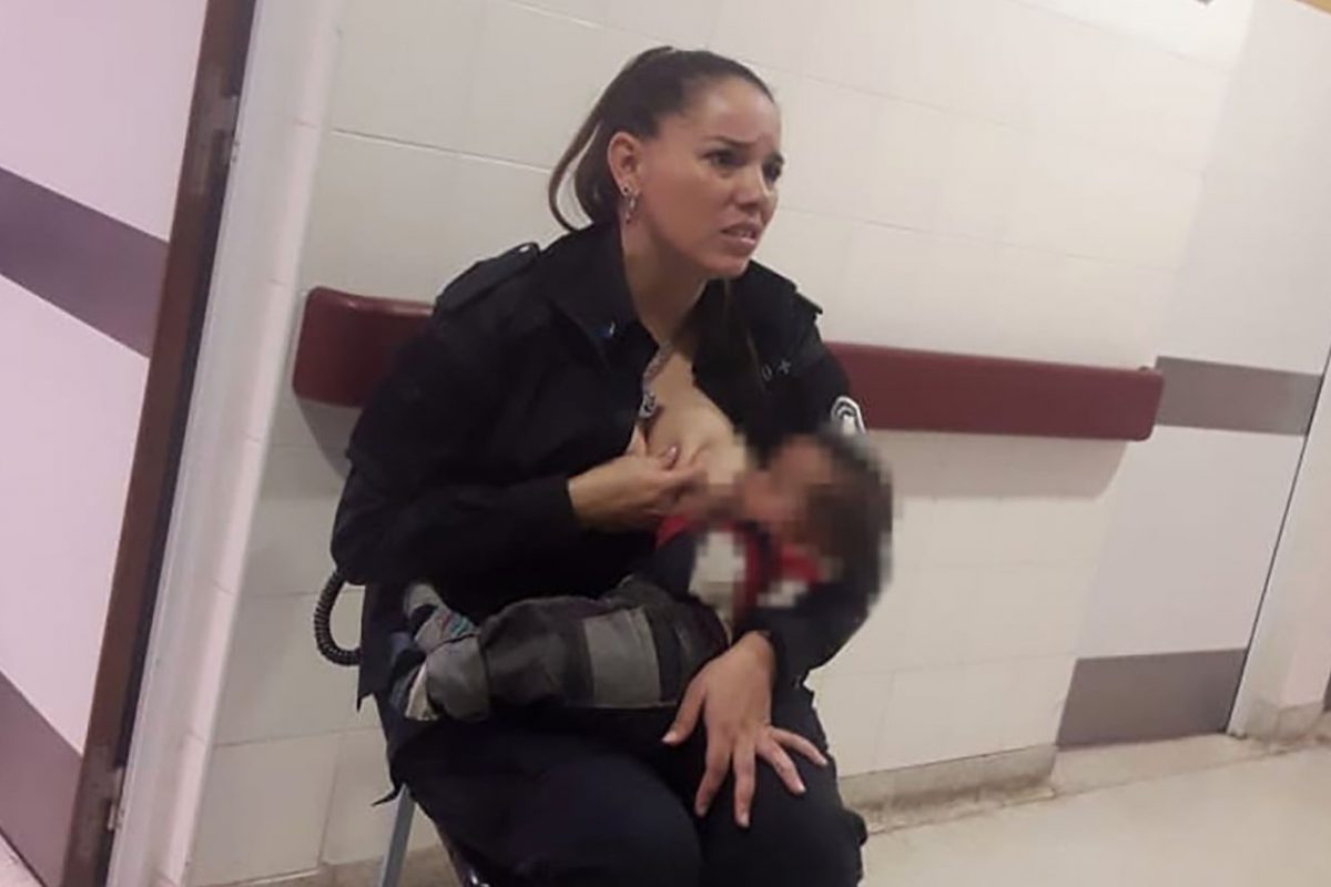Προαγωγή για αστυνομικό στην Αργεντινή που θήλασε ξένο μωρό εν ώρα υπηρεσίας