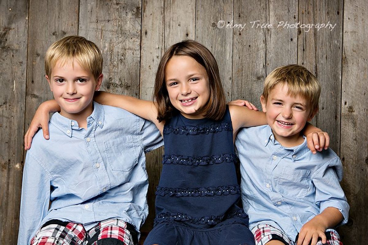 «Σύνδρομο» του μεσαίου παιδιού: Όταν τα αδέρφια είναι τρία κι εσύ βρίσκεσαι στη μέση