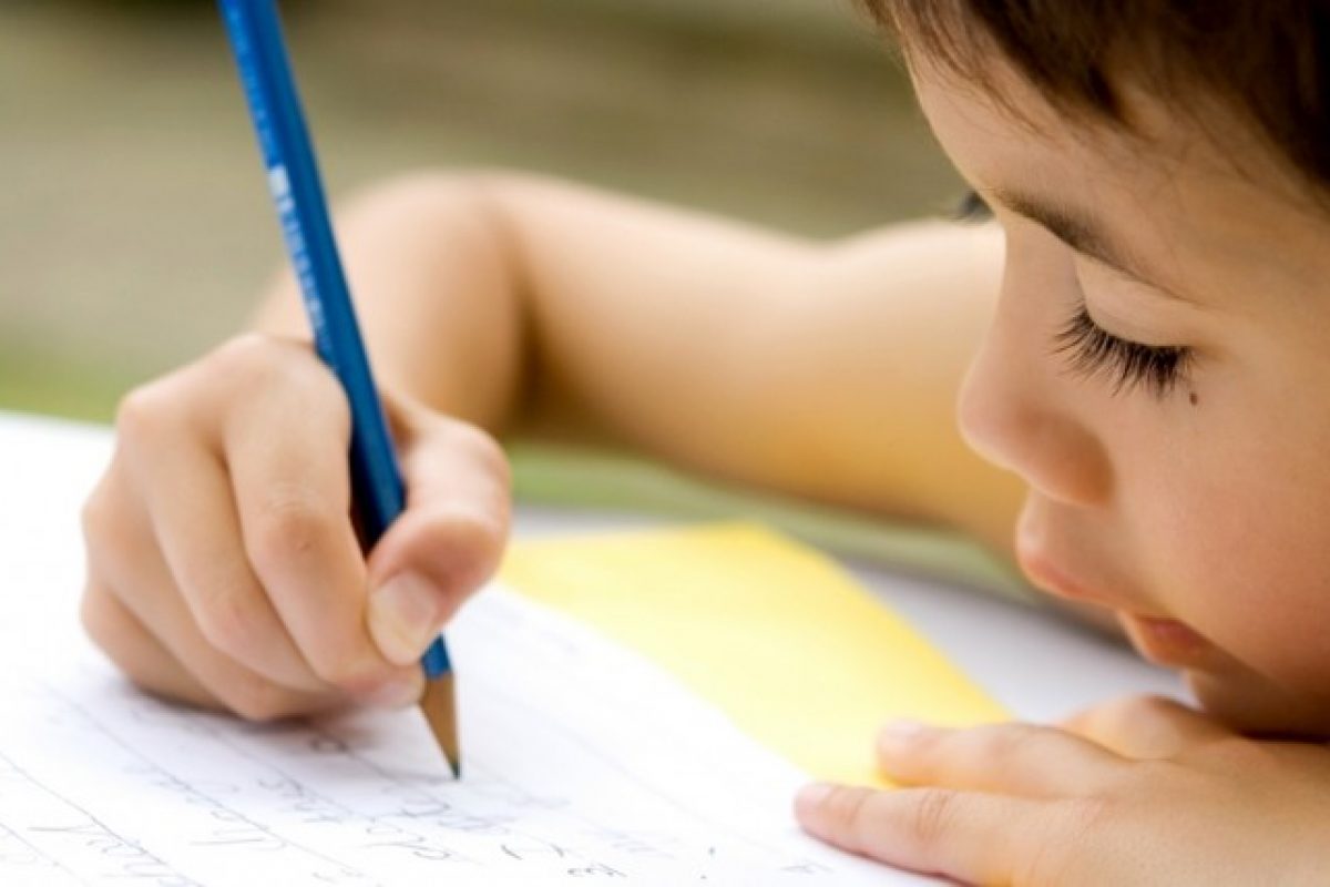 11 τρόποι για να βοηθήσετε το παιδί να ελέγξει την πίεση που ασκεί στο μολύβι