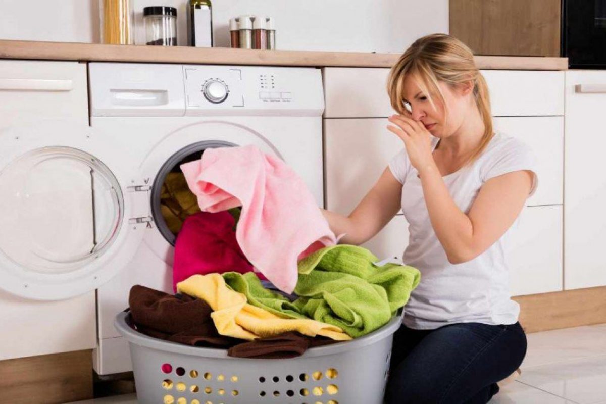 6 Πιθανές Αιτίες που Μυρίζει το Πλυντήριο Ρούχων!