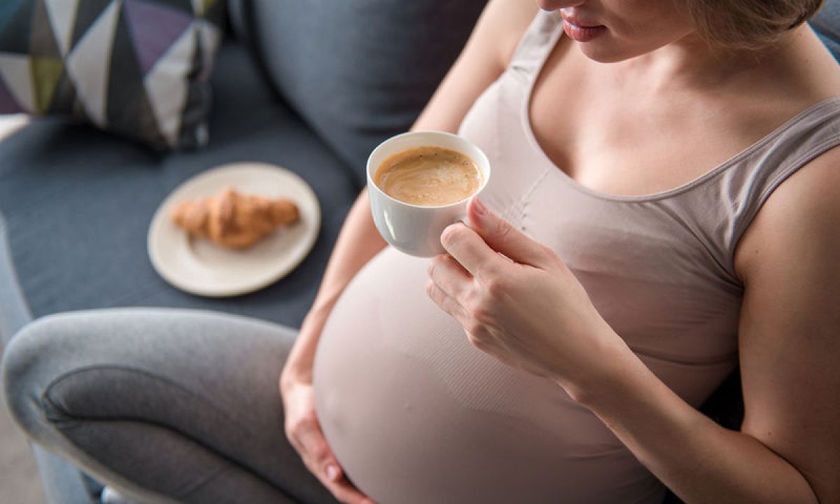 Παιδική παχυσαρκία: Ο κίνδυνος από την κατανάλωση καφεΐνης στην εγκυμοσύνη