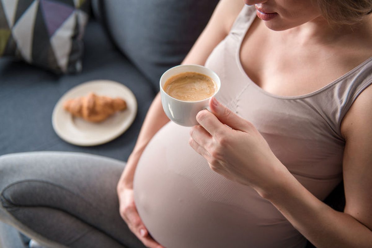 Παιδική παχυσαρκία: Ο κίνδυνος από την κατανάλωση καφεΐνης στην εγκυμοσύνη