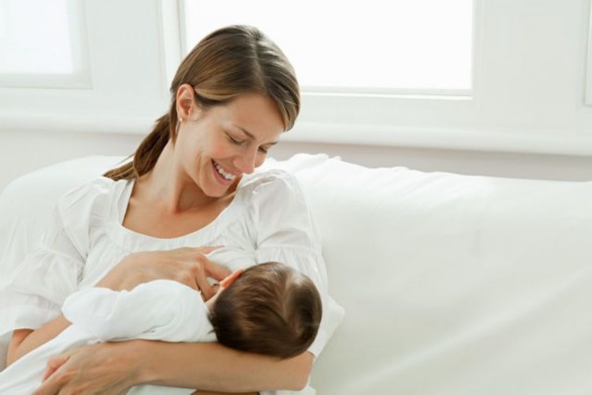 Ο θηλασμός προστατεύει τη μητέρα από επιλόχεια κατάθλιψη