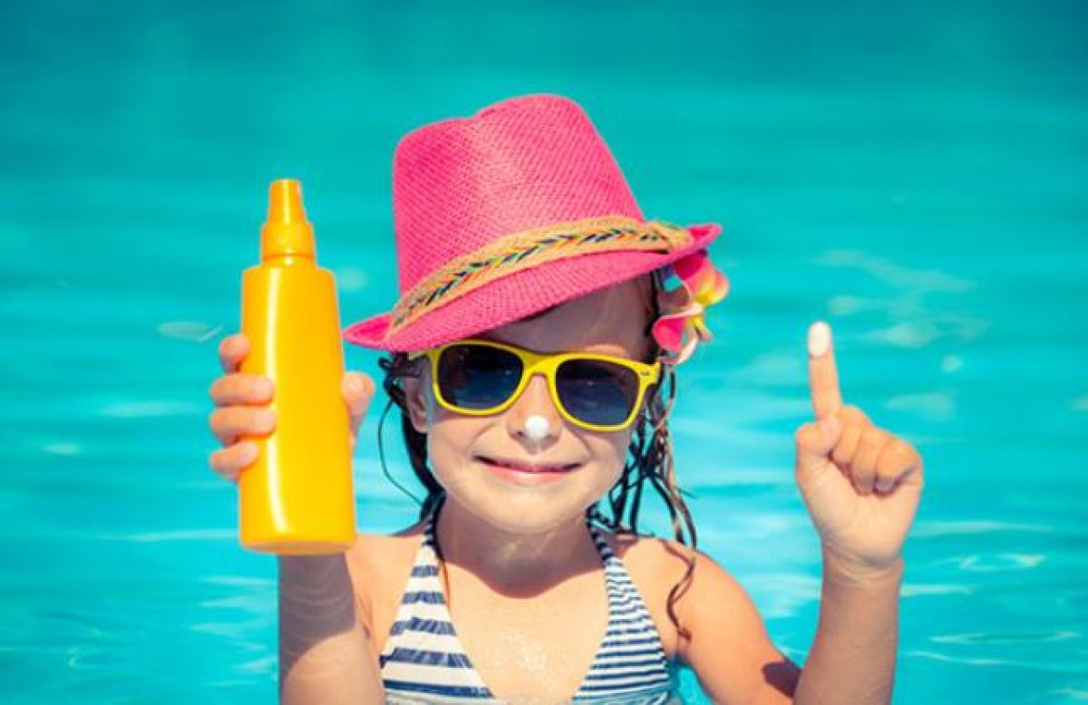 Tips των παιδιάτρων για προστασία των παιδιών από τον ήλιο!
