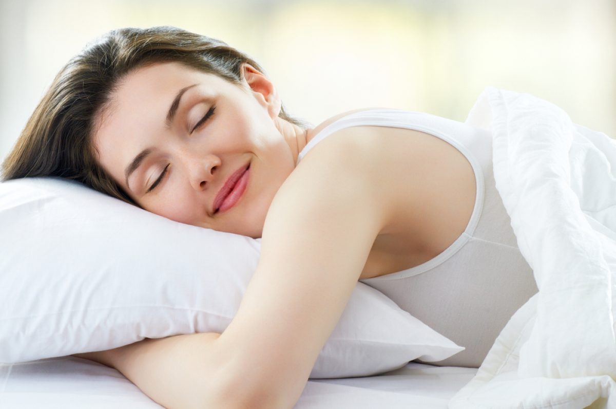 Ένας ειδικός αποκαλύπτει πόσες ώρες ύπνου χρειάζεστε για να χάσετε βάρος