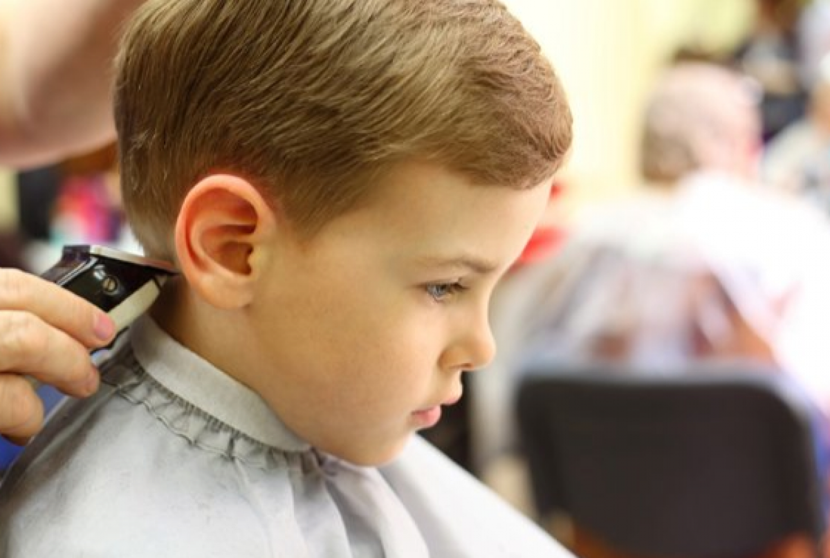 Κόψιμο των μαλλιών και αυτισμός: συμβουλές για γονείς αυτιστικών παιδιών