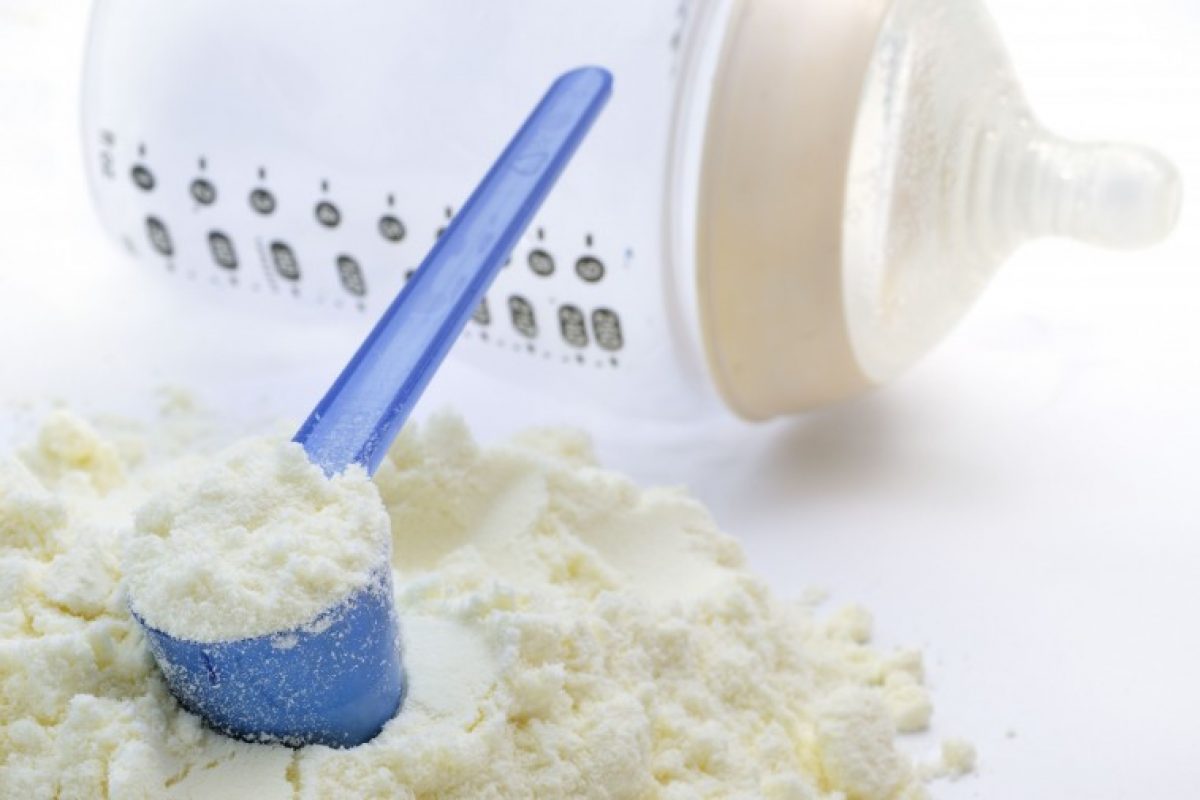 Παιδίατρος του ΕΣΥ προειδοποιεί : «Προσοχή, στην παρασκευή του βρεφικού γάλακτος στο σπίτι»