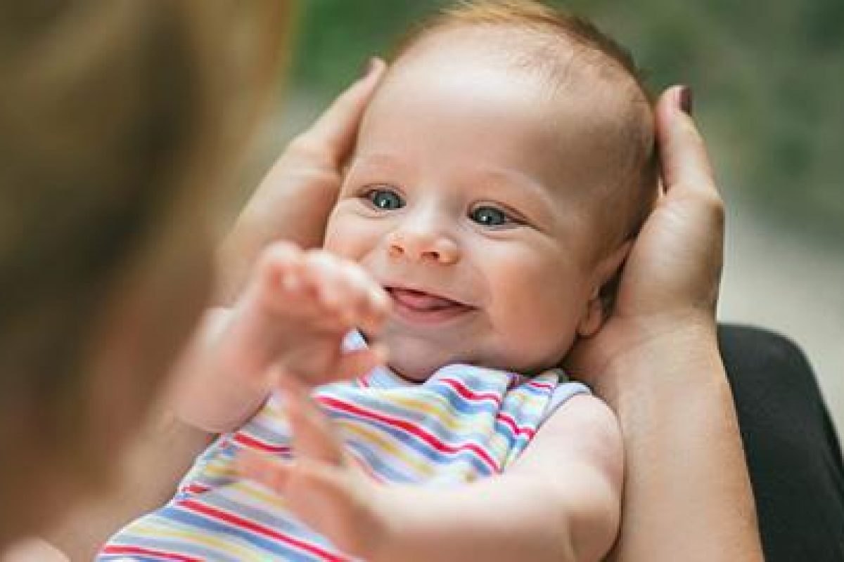Έρευνα: Τα μωρά ανταποδίδουν το χαμόγελο της μαμάς τους συνειδητά