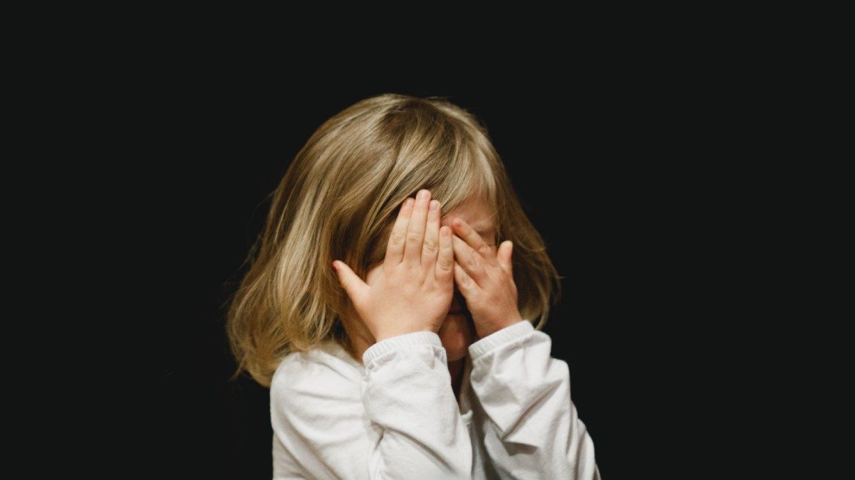 «Μην λες ανοησίες»: Γιατί δεν πρέπει να το λέτε ποτέ αυτό στο παιδί