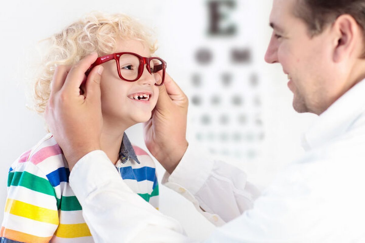 Παιδιά και προβλήματα όρασης: Δείτε τι ισχύει ανάλογα με την ηλικία