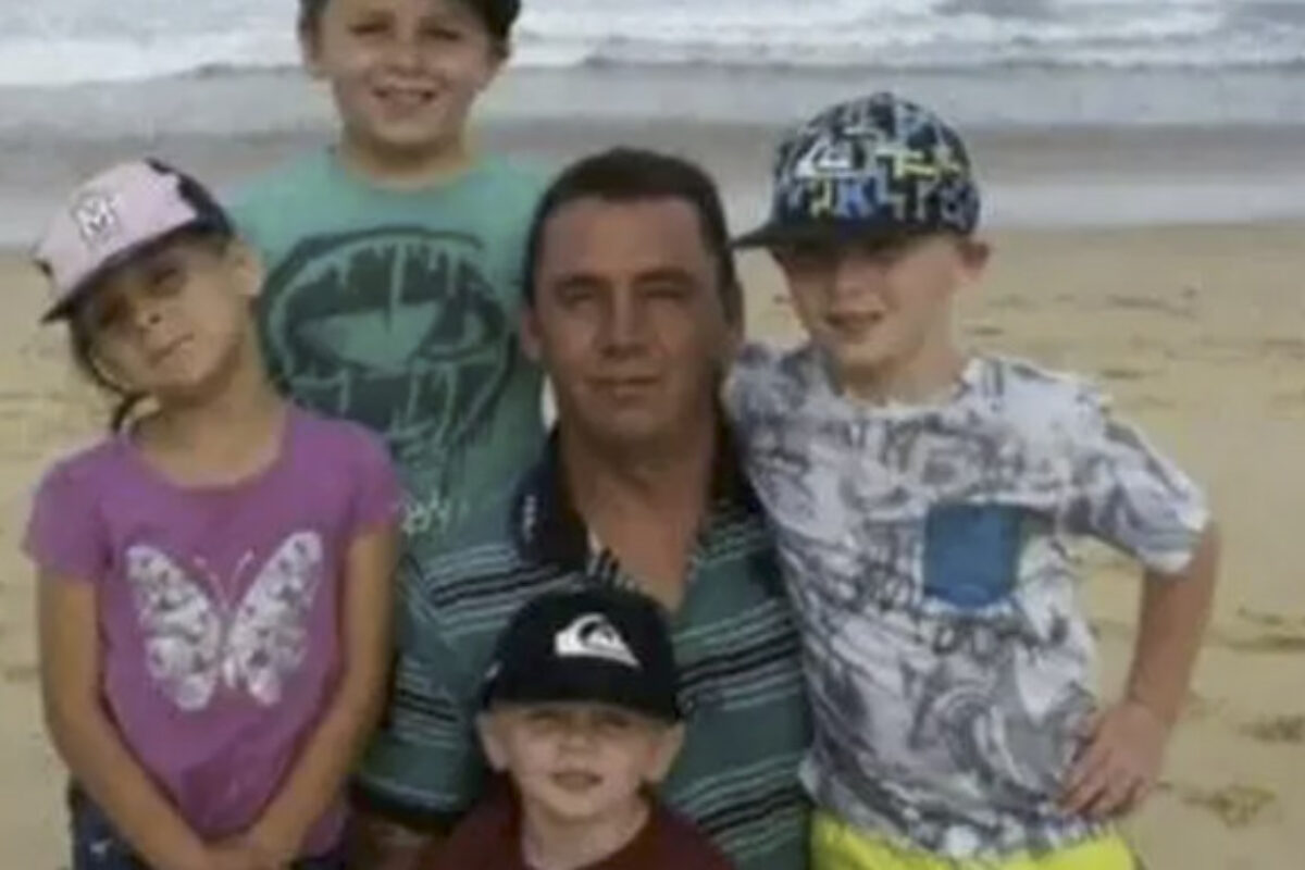 Οικογένεια στην Αυστραλία πρέπει να διαλέξει ποιο από τα 4 μικρά παιδιά τους θα αποχαιρετήσει τον πατέρα τους