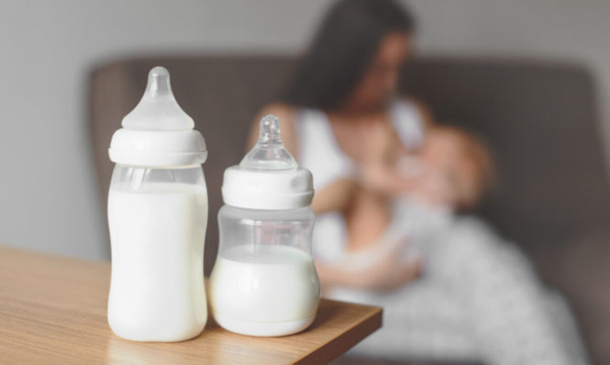 Κορονοϊός: Εμβολιασμένες μητέρες μοιράζονται το μητρικό τους γάλα για να μεταδώσουν αντισώματα σε άλλα μωρά