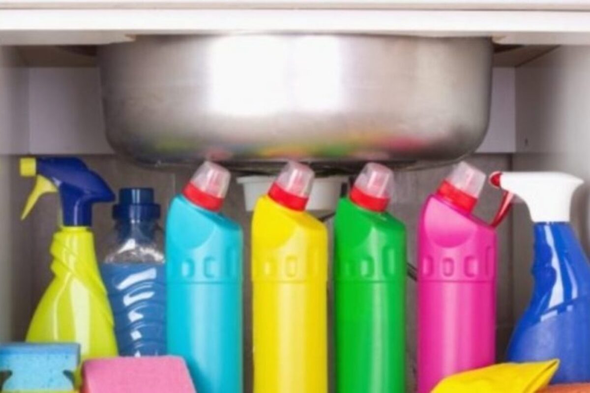 Οργάνωση Σπιτιού: 11 πράγματα που ΔΕΝ πρέπει να αποθηκεύεις κάτω από το νεροχύτη της κουζίνας