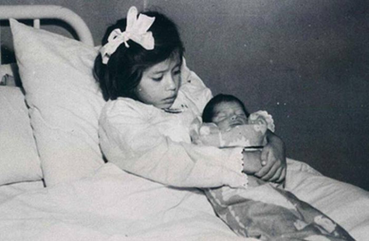 Λίνα Μεδίνα: Έγινε μητέρα σε ηλικία 5 ετών