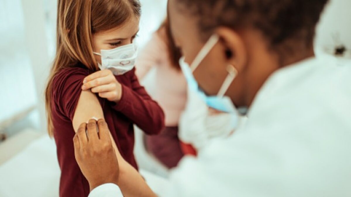 Στις 13 Δεκεμβρίου στην Ελλάδα τα εμβόλια της Pfizer για τα παιδιά 5-11 ετών