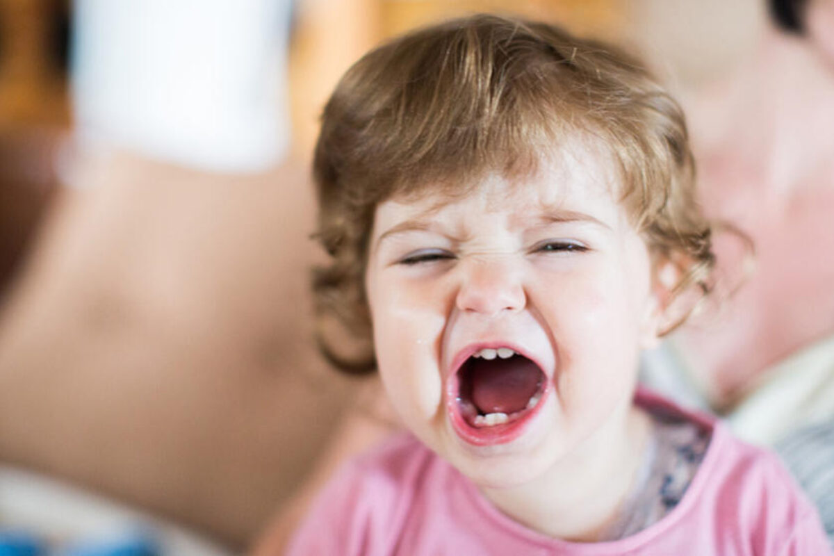Έκρηξη θυμού στο παιδί: 20+1 αποτελεσματικές φράσεις που θα το βοηθήσουν να ηρεμήσει