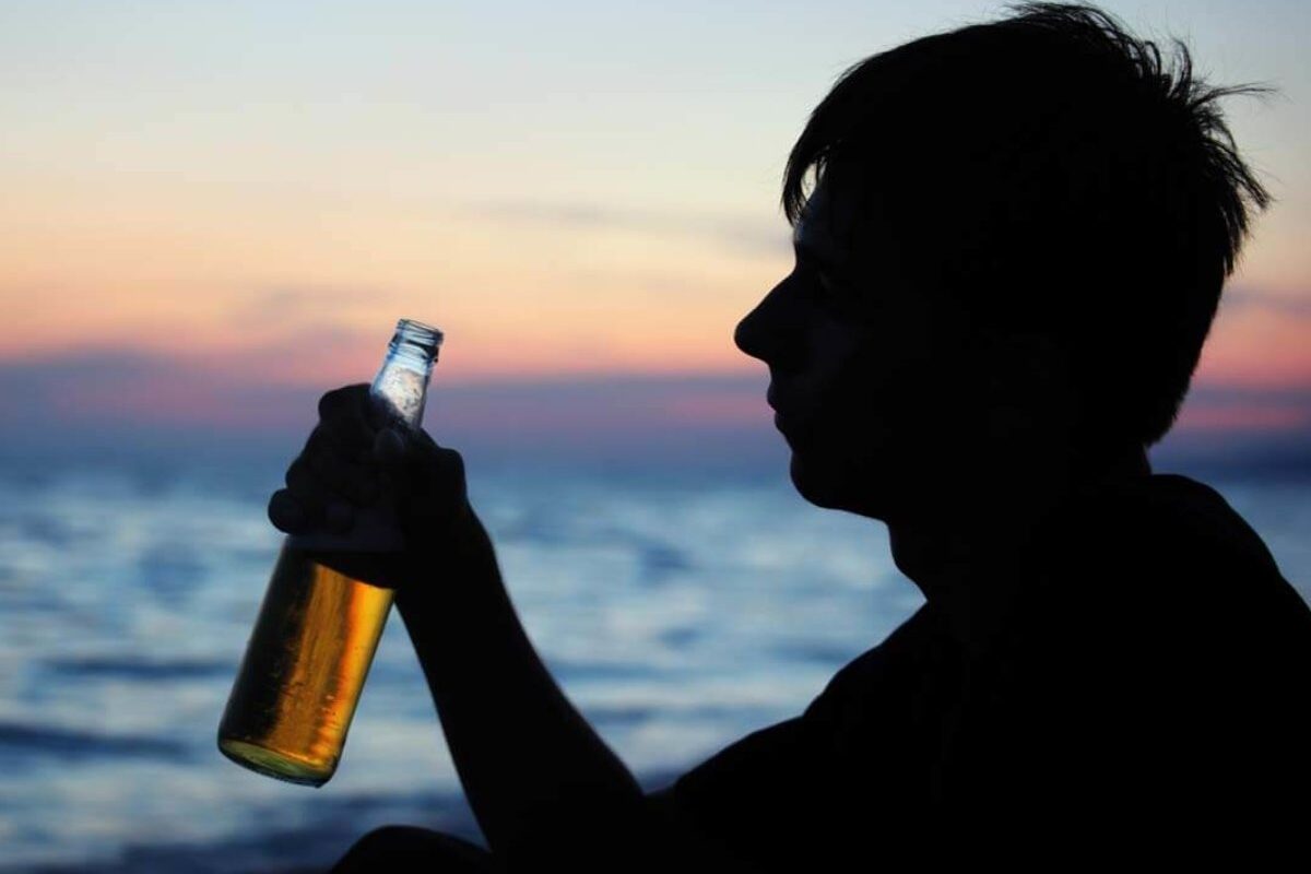 Αλκοόλ και εφηβεία/Γιατί πίνουν οι νέοι; ( audio )